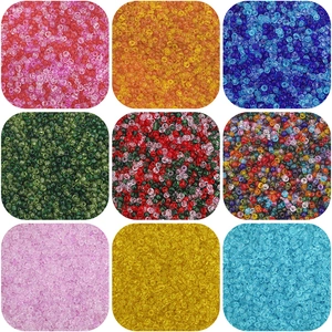 Vue macro de perles de verre colorées 2-4 mm en neuf kits variés pour bijoux DIY
