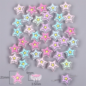 Vista dettagliata di perle acriliche a stella da 21mm con design a doppio strato e misure