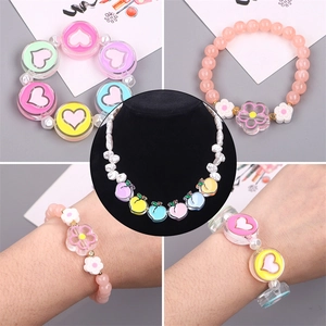 Set collana e bracciale di perle macaron colorate con ciondoli a cuore fiori e frutta