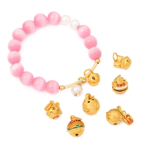 Bracelet en perles œil de chat rose avec cloches dorées et pendentifs lions