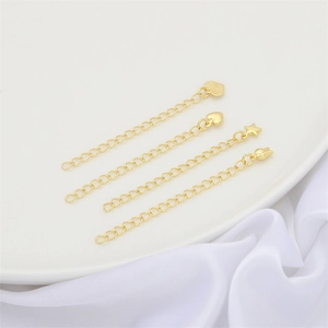 Cadenas de extensión bañadas en oro de 18K con dijes de corazón y estrella en plato