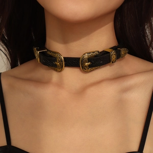 Collana girocollo in pelle nera alla moda con fibbie in metallo dorato da donna