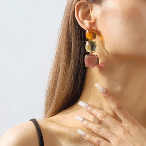 Boucles d'oreilles pendantes géométriques à trois niveaux en résine ambre, verte et rose