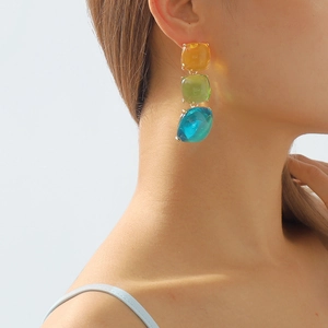 Boucles d'oreilles pendantes géométriques à trois niveaux avec cristaux ambre vert et bleu