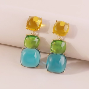 Boucles d'oreilles géométriques à trois niveaux avec pierres en résine multicolores