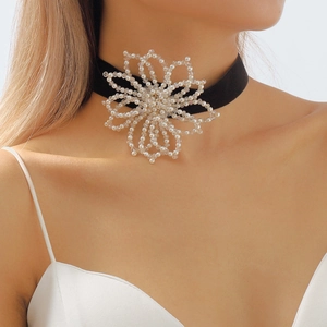 Retro Exaggerated Floral Artificial Pearl Jewelry Set For Women Velvet Choker Necklace And Large Flower Earrings Wedding Party Accessory