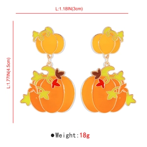 Detailopname van Halloween pompoen hangoorbellen met afmetingen en gewichtsinformatie