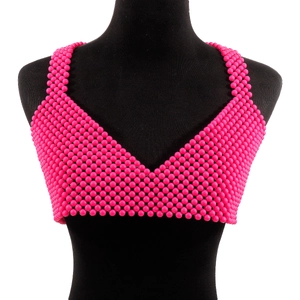 Detalle de chaleco de cuentas acrílicas rosa brillante con cuello en V para festivales