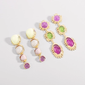 Pendientes largos de estilo retro boho con piedras de resina en marcos dorados