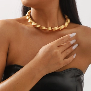 Overdreven Geometrische Gevlochten Choker Halsketting Moderne Mode Metalen Spiraal Golf Ketting Kraag Sieraden Voor Vrouwen Kettingen