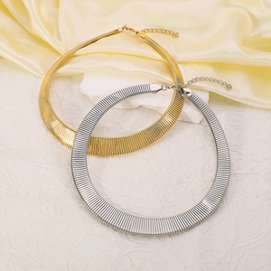 Vintage breite Choker-Halsketten in Gold und Silber mit gerippter Metallstruktur
