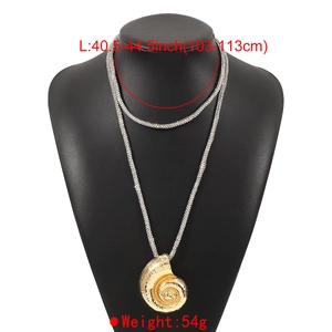Détail du pendentif coquillage doré avec chaîne en strass brillant, longueur 40,5-44,5 pouces