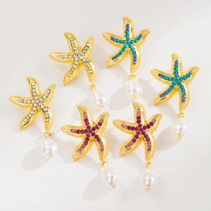 Boucles d'oreilles étoile de mer avec strass colorés et perles blanches dorées