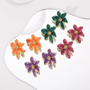 Elegante conjunto de pendientes florales de esmalte retro en tonos pastel chic