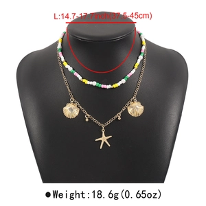 Collier de plage double épaisseur avec perles colorées et pendentifs d'étoile