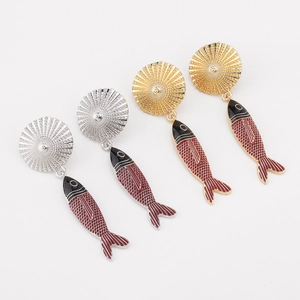 Orecchini a pendente a forma di pesce bohémien in oro e argento con scaglie fini