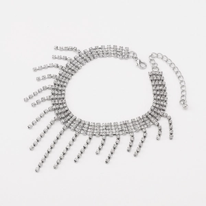 Catena da braccio in argento con frange di strass, stile geometrico e chiusura a moschettone