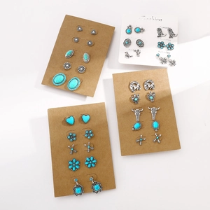Ethno-Ohrring-Set mit Türkis, Herz-, Blumen- und Stierkopf-Motiven im Retro-Look