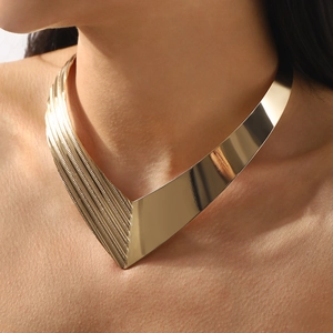 Vintage Ethnic Gold Metal Carved Choker Necklace For Women Bohemian Geometric Texture V-Shape Collar Wide Clavicle Chain Jewelry