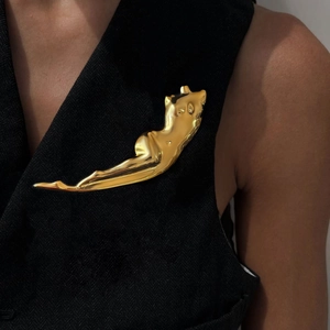 Abstract Female Body Sculpture Stainless Steel Brooch Pin Artistic Minimalist Metal Jewelry For Women Suit Decoration