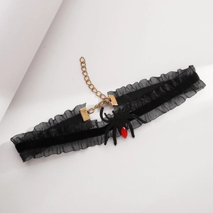 Gotisches Halloween-Spitzen-Chokerhalsband mit schwarzem Spinne-Anhänger und rotem Stein