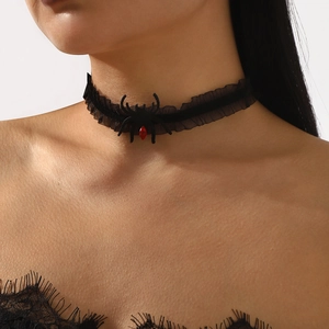 Gotisches schwarzes Spitzen-Halsband mit Spinne und rotem Edelstein für Halloween-Mode
