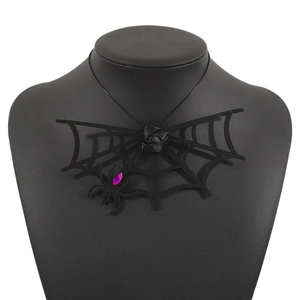 Gargantilla de telaraña de Halloween con rosa negra y gema de gota roja rubí elegante
