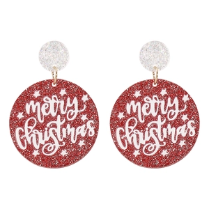 Gros plan de boucles d'oreilles de Noël pailletées rouges avec texte et étoiles