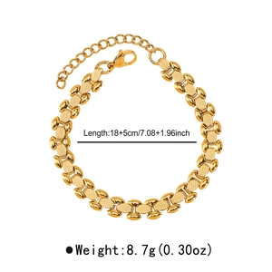 Vue détaillée d'un bracelet en acier inoxydable plaqué or 14k avec maillons texturés et fermoir