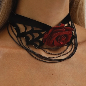 Collier Choker Gothique Rose Toile d'Araignée pour Femmes Halloween Sombre Rétro Chaîne à Franges en Métal Multicouche Bijoux en Velours