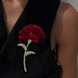 Elegant Carnation Flower Brooch For Women Alloy Satin Fabric Rhinestone Inlaid Light Luxury Floral Pin For Wedding Party Gift
