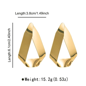 Especificaciones de tamaño para pendientes geométricos dorados con altura 6,1 cm