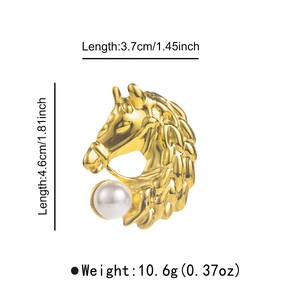 Macro detail of horse head brooch with pearl including size and weight measurements