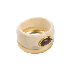 Retro resin ring with marble texture and gold metal base featuring a red gemstone