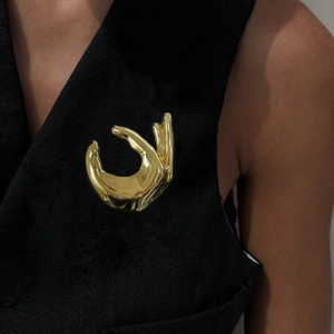 Exquisite Alloy OK Hand Gesture Brooch Pin Creative Electroplated Metal Fashion Jewelry For Women Suit Coat Dress Decoration