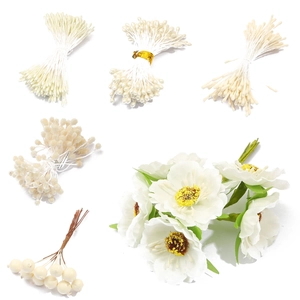 Pistils de fleurs artificielles beiges et bouquet de marguerites en mousseline blanche