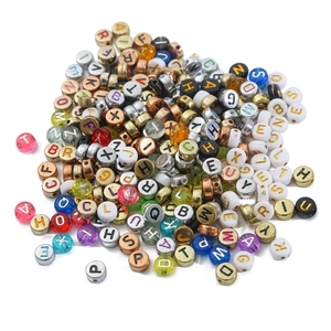 Perline rotonde piatte con lettere in acrilico colorato e glitterate per gioielli fai da te