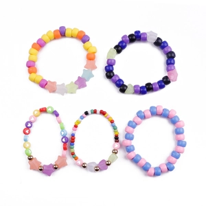 Ensemble de bracelets en perles acryliques DIY aux couleurs macaron avec breloques