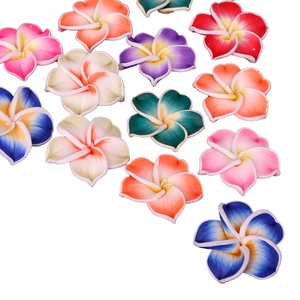 Fleurs de frangipanier colorées en argile pour la création de boucles d'oreilles DIY