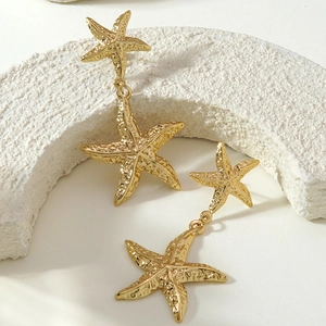 Goldene Seestern-Ohrhänger aus strukturiertem Edelstahl für einen Strand-Sommerstil
