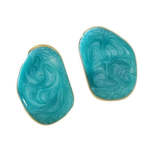 Boucles d'oreilles irrégulières émaillées bleu-vert avec bordure dorée élégante