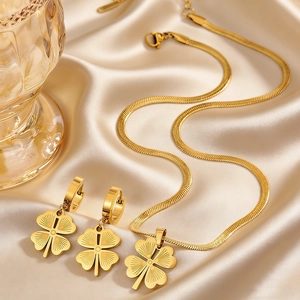 Set gioielli quadrifoglio dorato con collana a catena serpente e orecchini a cerchio