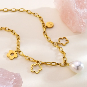 Exquisite 18k gold plated stainless steel necklace with flower charms and a pearl pendant