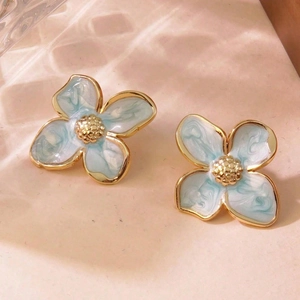Elegante französische Vintage-Blumenohrringe aus Titanstahl mit Emaille und Goldakzenten