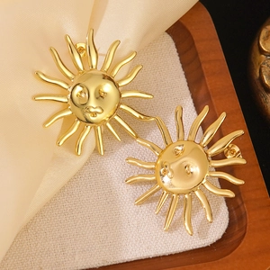 Orecchini a perno vintage a forma di sole in acciaio inossidabile 304 dorato