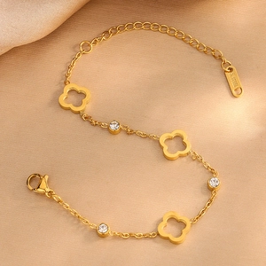 Elegant gold-plated stainless steel clover bracelet with sparkling round crystals