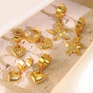 Orecchini a Cerchio Huggie in Acciaio Inossidabile 304 Cuore Stella Marina Oro Martellato Impermeabile Ipoallergenico Gioielli Donna
