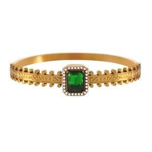 Vintage emerald-cut green gemstone ring with gold floral embossing and zircon accents