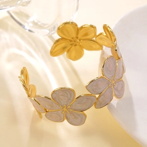 Bracciale a polsino floreale in acciaio inossidabile dorato con fiori in smalto