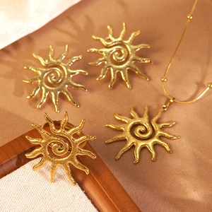 Stainless Steel Hammered Spiral Sun Necklace Earrings And Ring Luxury Gold Sun Pendant Jewelry Set For Women Party Gift